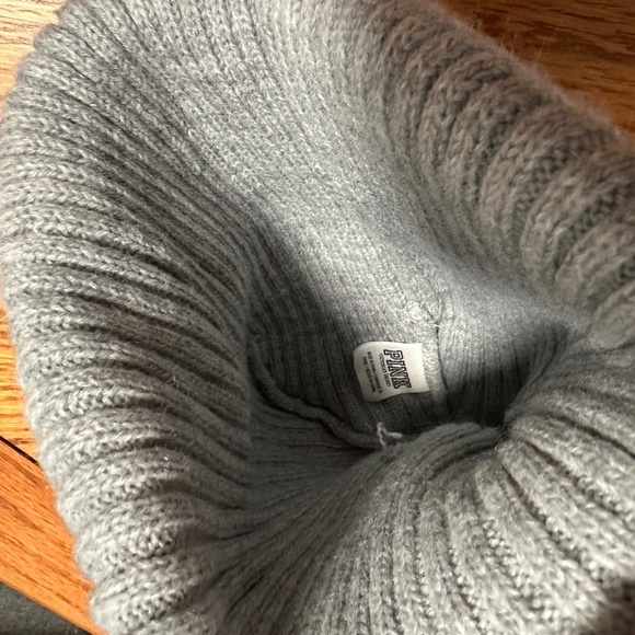 *VS PINK* Gray Knit Beanie Logo Hat - Picture 4 of 6